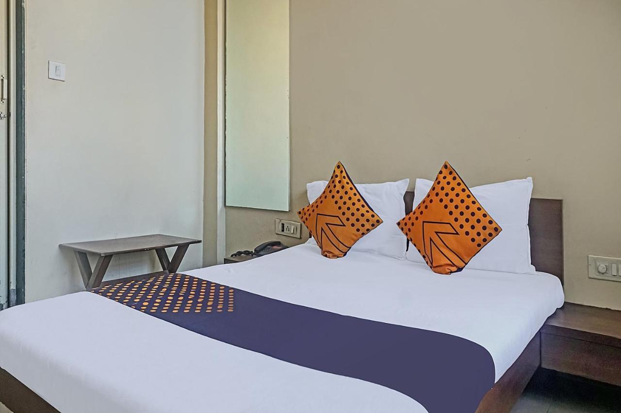 Oyo Flagship 75444 Hotel Kinara Lodging & Boarding Mangvadi Exterior photo