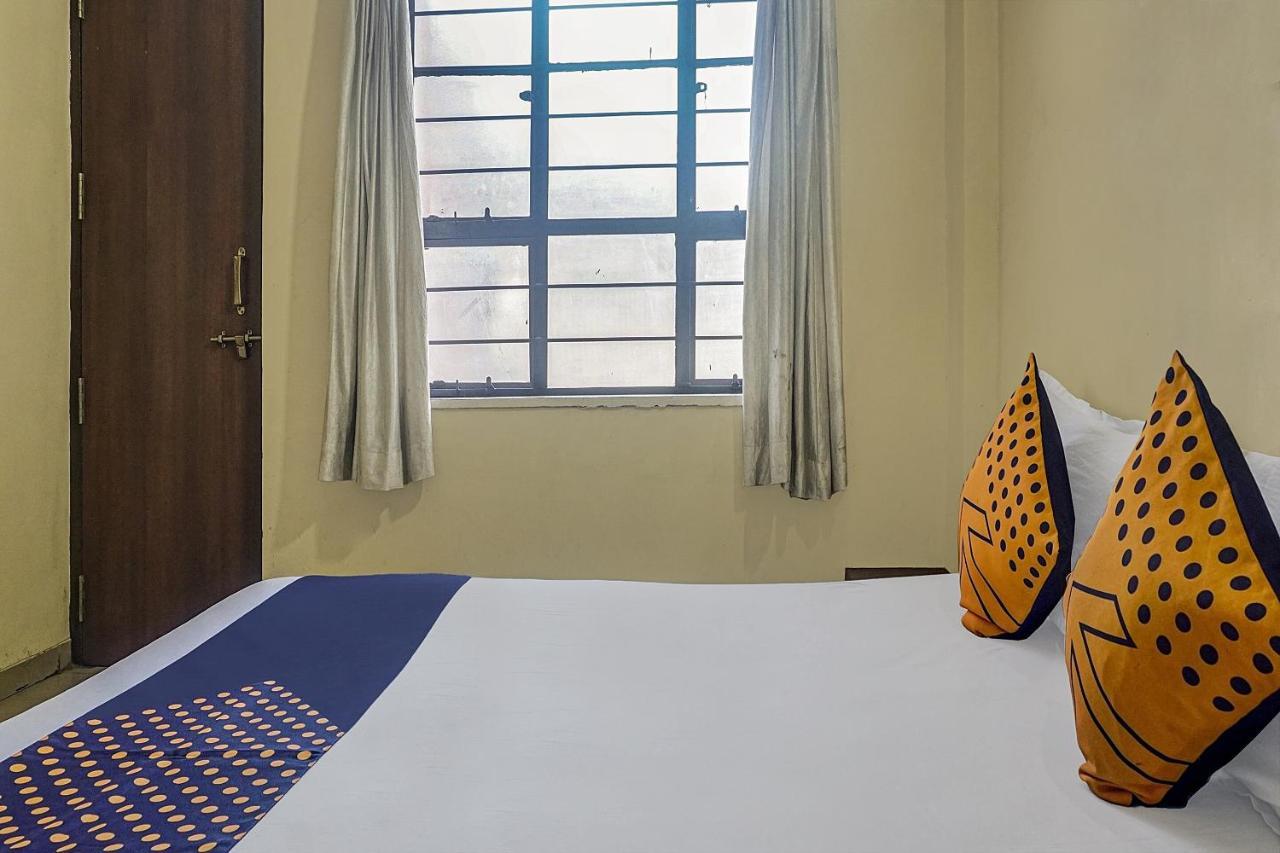 Oyo Flagship 75444 Hotel Kinara Lodging & Boarding Mangvadi Exterior photo