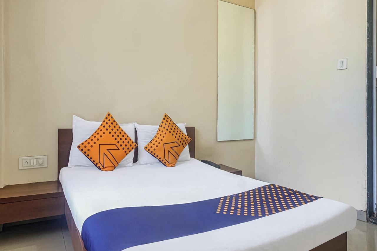 Oyo Flagship 75444 Hotel Kinara Lodging & Boarding Mangvadi Exterior photo