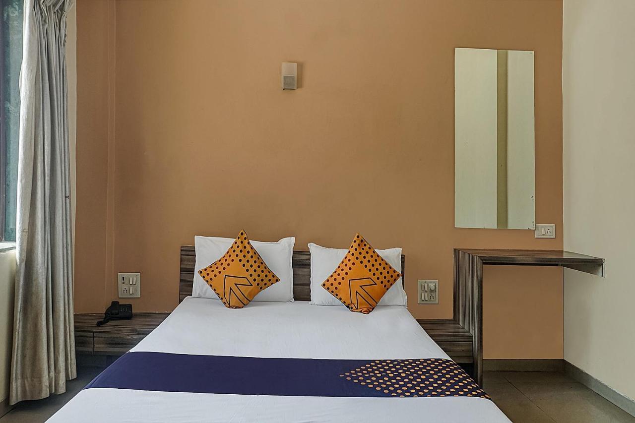 Oyo Flagship 75444 Hotel Kinara Lodging & Boarding Mangvadi Exterior photo