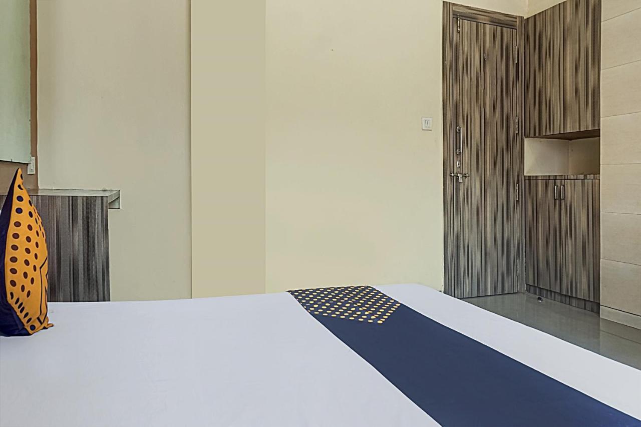 Oyo Flagship 75444 Hotel Kinara Lodging & Boarding Mangvadi Exterior photo
